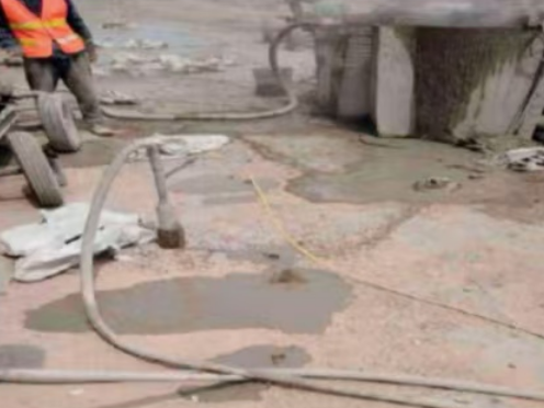 阆中水泥混凝土路面板底注浆技术 路面脱空注浆整治方案