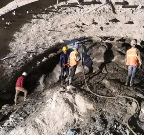 阆中拱顶带模注浆料的施工流程及注意事项